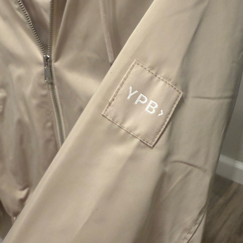 Abercrombie & Fitch YPB Satin Windbreaker in Sand - Picture 5 of 6
